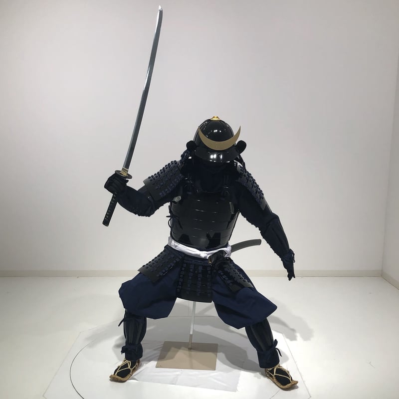 【丸武工房製】美品！【現代甲冑等身大】（未使用品）紺•白•茶威糸 黒胴具足一式 O-065-1】○濃紺糸威黒桶側二枚胴具足 | 甲冑工房丸武