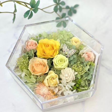 プリザーブドフラワー　クリアボックスYellowℳ 記念日 お誕生日 結婚出産祝い 開店祝い 開業祝い  就職祝い お見舞い 送別 退職 定年 敬老の日  インテリア 癒し花 幸運 六角形