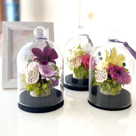 お供え花ガラスドーム  ～蘭蓮かれん～ お盆花 法要・新盆・旧盆・法事・初盆・お彼岸・初彼岸  コンパクト