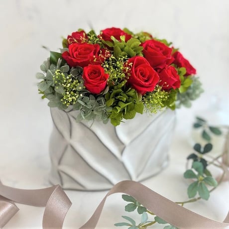 プリザーブドフラワー　PREMIUM　エテルナredℳ【送料無料】【クリアケース付き】お祝い 記念日 お誕生日 結婚記念日 開店開業  就任 昇進 還暦 インテリア