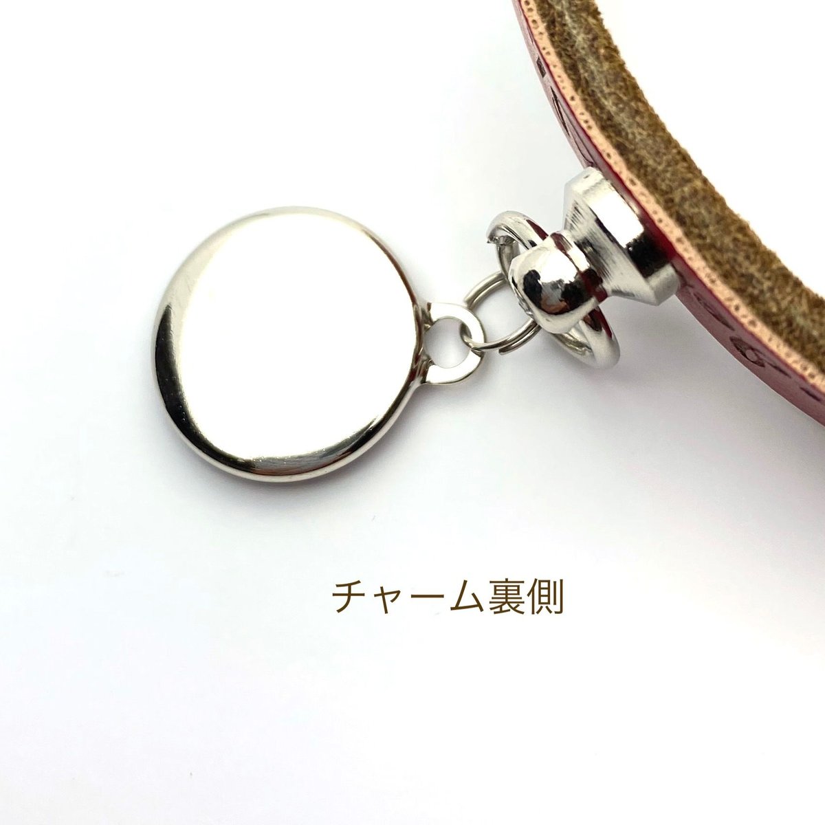 犬型スタッズ付きチャーム（黒・茶色） フラワーオブライフ チャーム付きスタッズドッグカラー（首輪