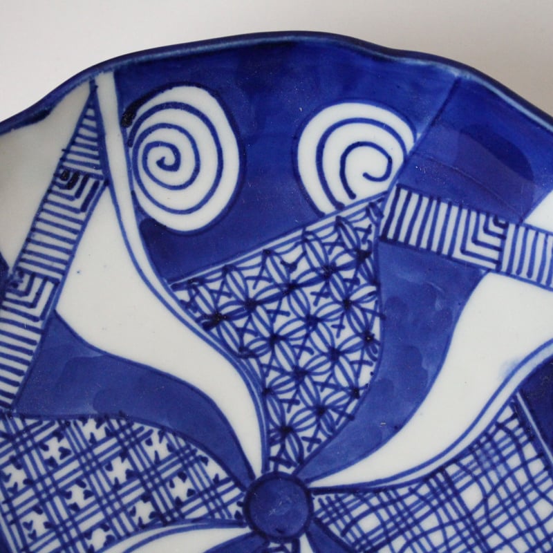 数と骨董】ベロ藍捻文輪花皿 d23.5cm Blue and White Lobed Dis