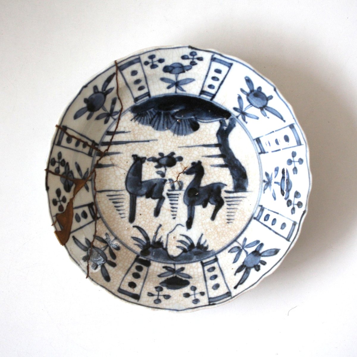 数と骨董】 九谷染付芙蓉手鹿文輪花皿 d20.8cm Kutani Blue and