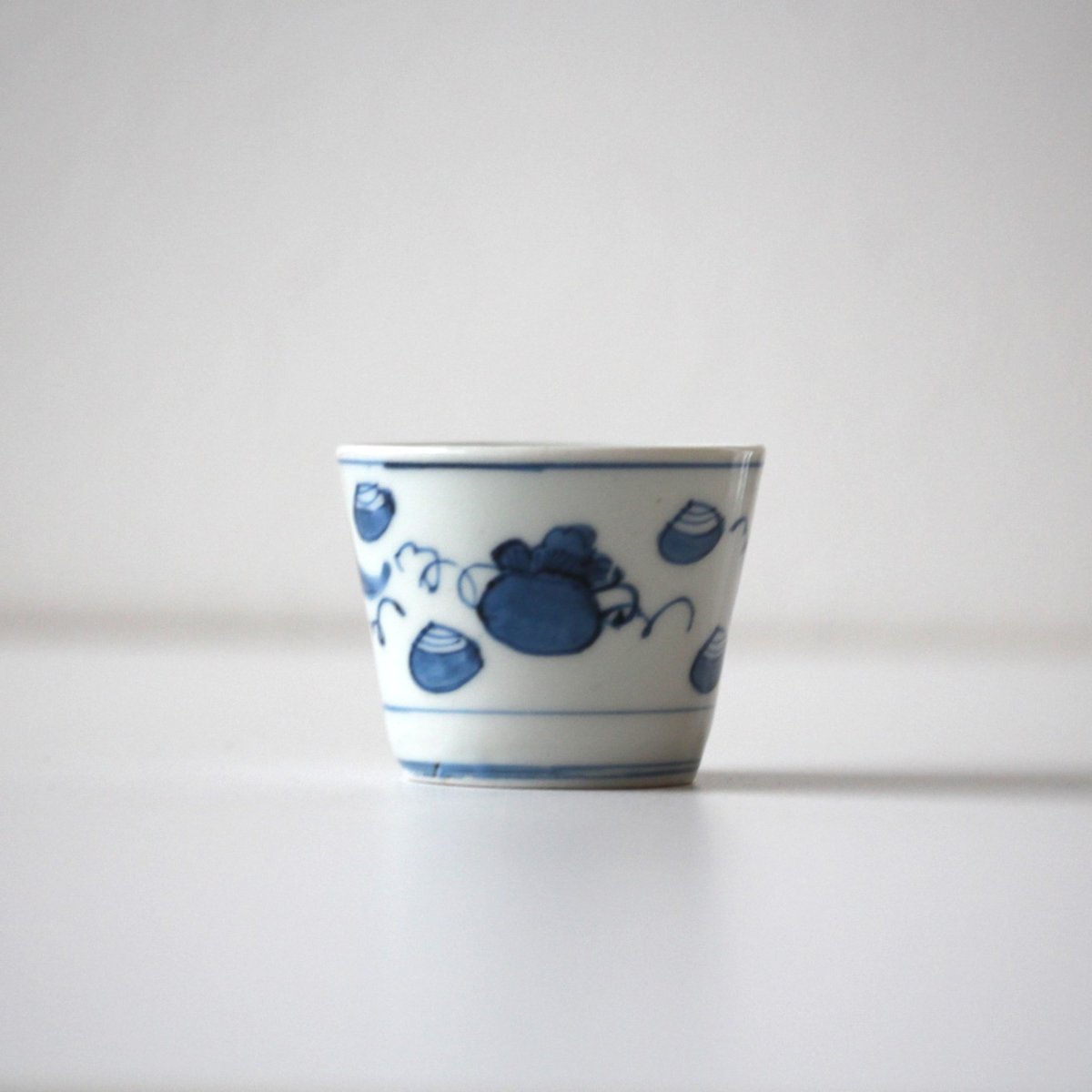 蔵出し　骨董品　古道具　酒器　染付手描き　花鳥　松竹梅　盃　お猪口　9個 蔵出し 骨董品 古道具 酒器 染付手描き 花鳥 松竹梅 盃 お猪口 9