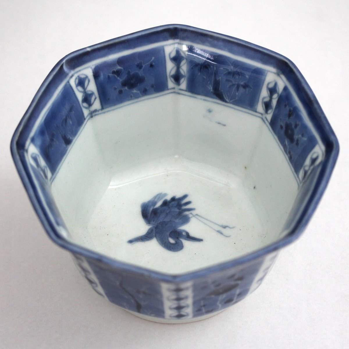 古伊万里　金魚　梅　波　八角鉢 古伊万里 金魚 梅 波 八角鉢