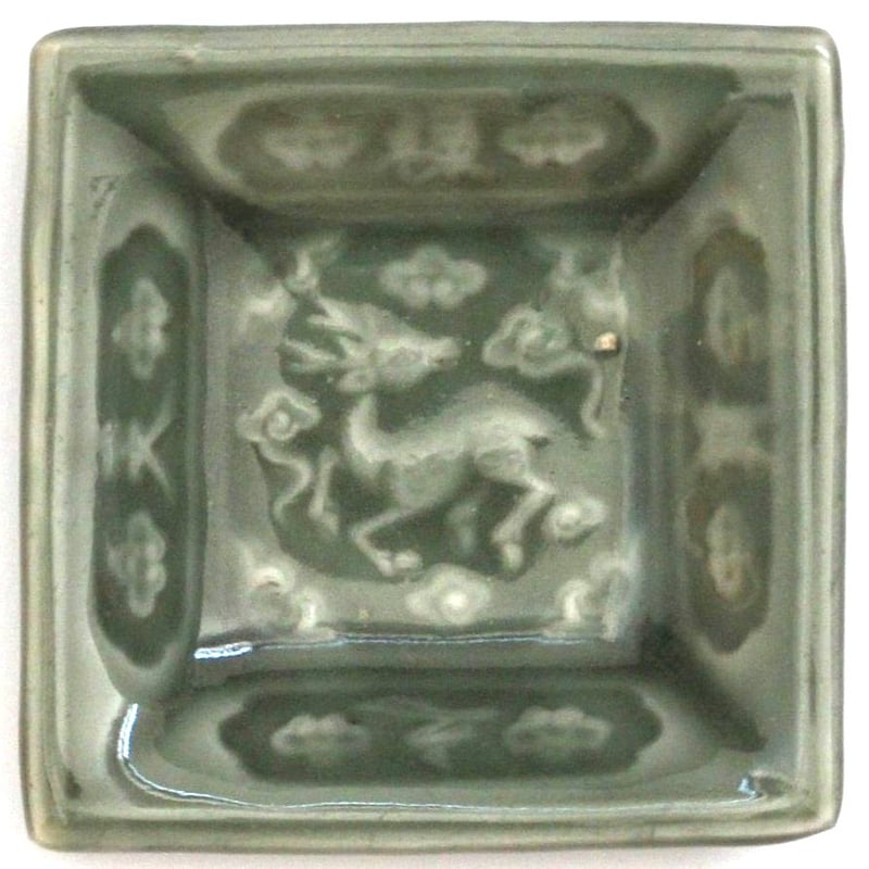 数と骨董】 三田青磁陽刻「天之美禄」文角豆皿（その3）d7.4cm