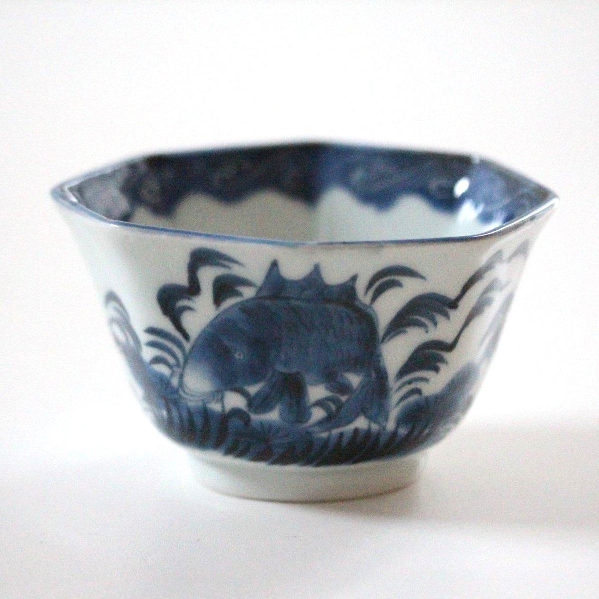 数と骨董】古伊万里染付鯉文八角猪口 d11.1cm Imari Blue and