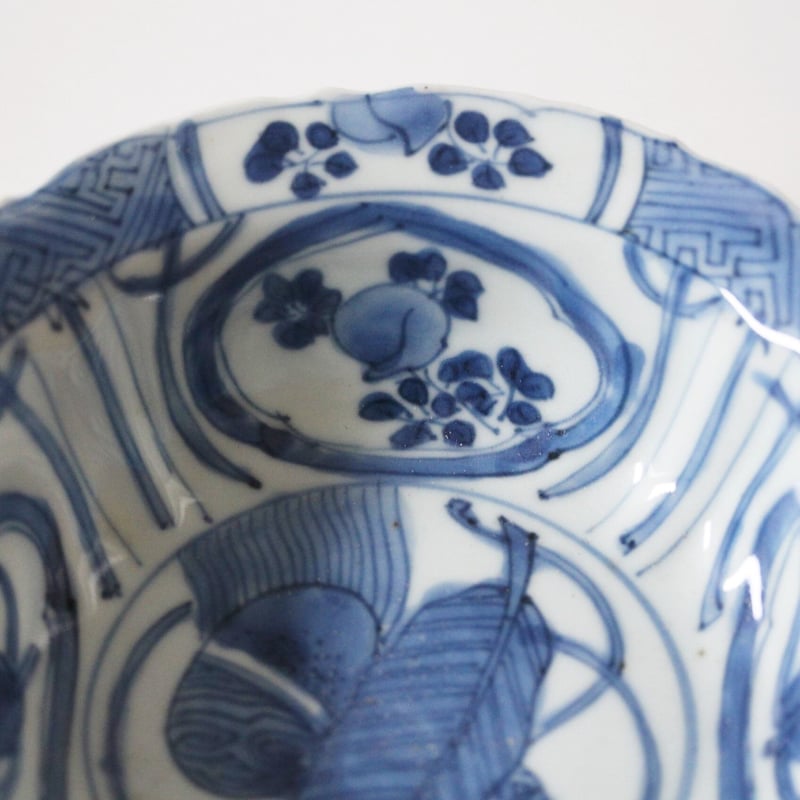 豊臣兄弟】 古染付宝尽桃文兜鉢 d14.4cm Blue and White Klapmut
