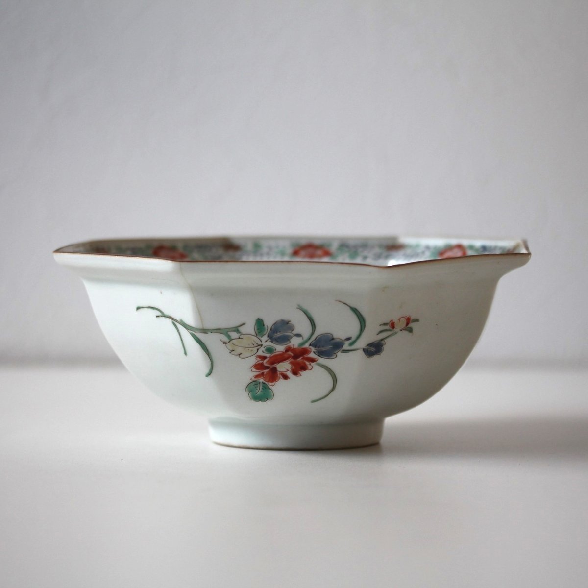 数と骨董】九谷色絵柿右衛門写八角鉢 d20.7cm Kutani Kakiemon Styl