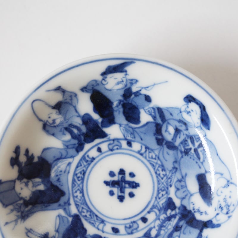 骨董　染付　盃洗　と　梅文高足杯(蝋印付) 数と骨董】三川内染付七福神文豆皿 d8.4cm Mikawachi Blue and