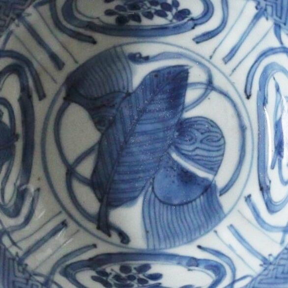 豊臣兄弟】 古染付宝尽桃文兜鉢 d14.4cm Blue and White Klapmut