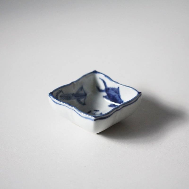 数と骨董】染付魚文角小皿 d6.4cm Blue and White Square Smal