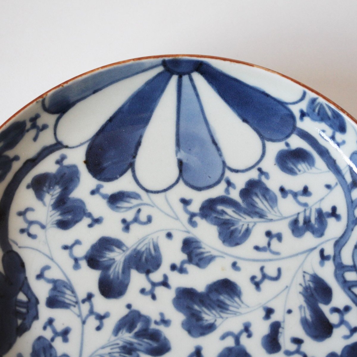 数と骨董】古伊万里染付松菊唐草皿（その2）d18.6cm Imari Blue and W
