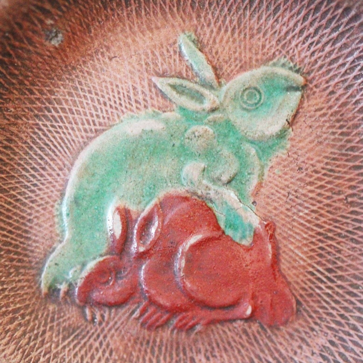 数と骨董】備前色絵陽刻うさぎ文輪花豆皿（a）d9.1cm Bizen