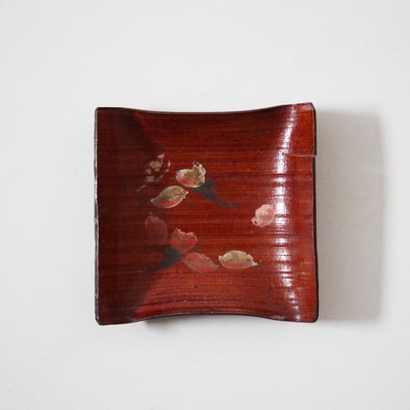 【Secret Words】のし竹桜花文角豆皿（その３）d7.3cm　Lacquered Bamboo Square Plate, Design of Cherry Blossoms　20th C