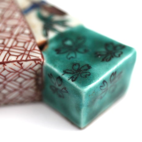 【19-20】九谷色絵竹桜文結文形水滴 w6.6cm　Kutani Enameled Knotted-Letter-Shaped Suiteki Water Dropper　20th C