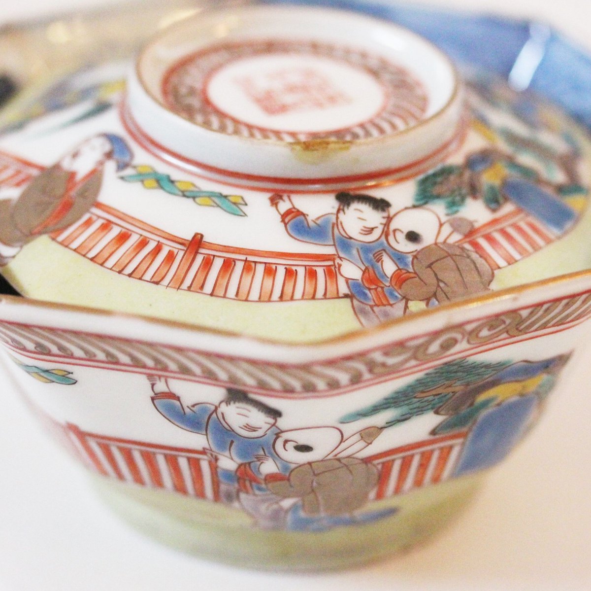 数と骨董】古伊万里色絵唐人物山水文八角蓋付碗 d12.0cm Imari