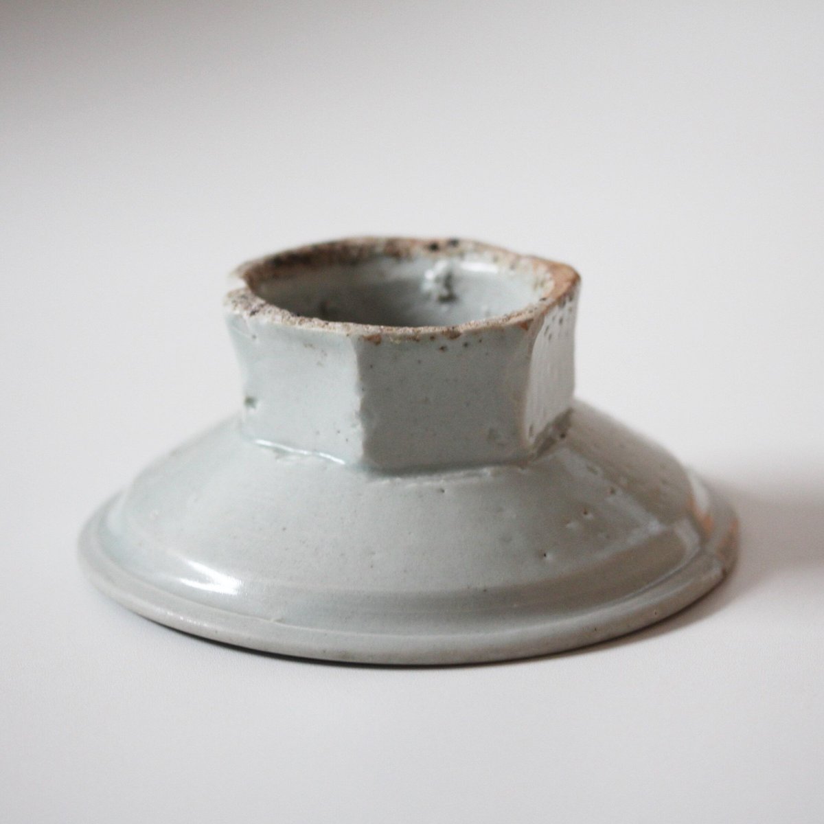 数と骨董】李朝白磁七角台付祭器 d13.8cm Korean White Porcelain