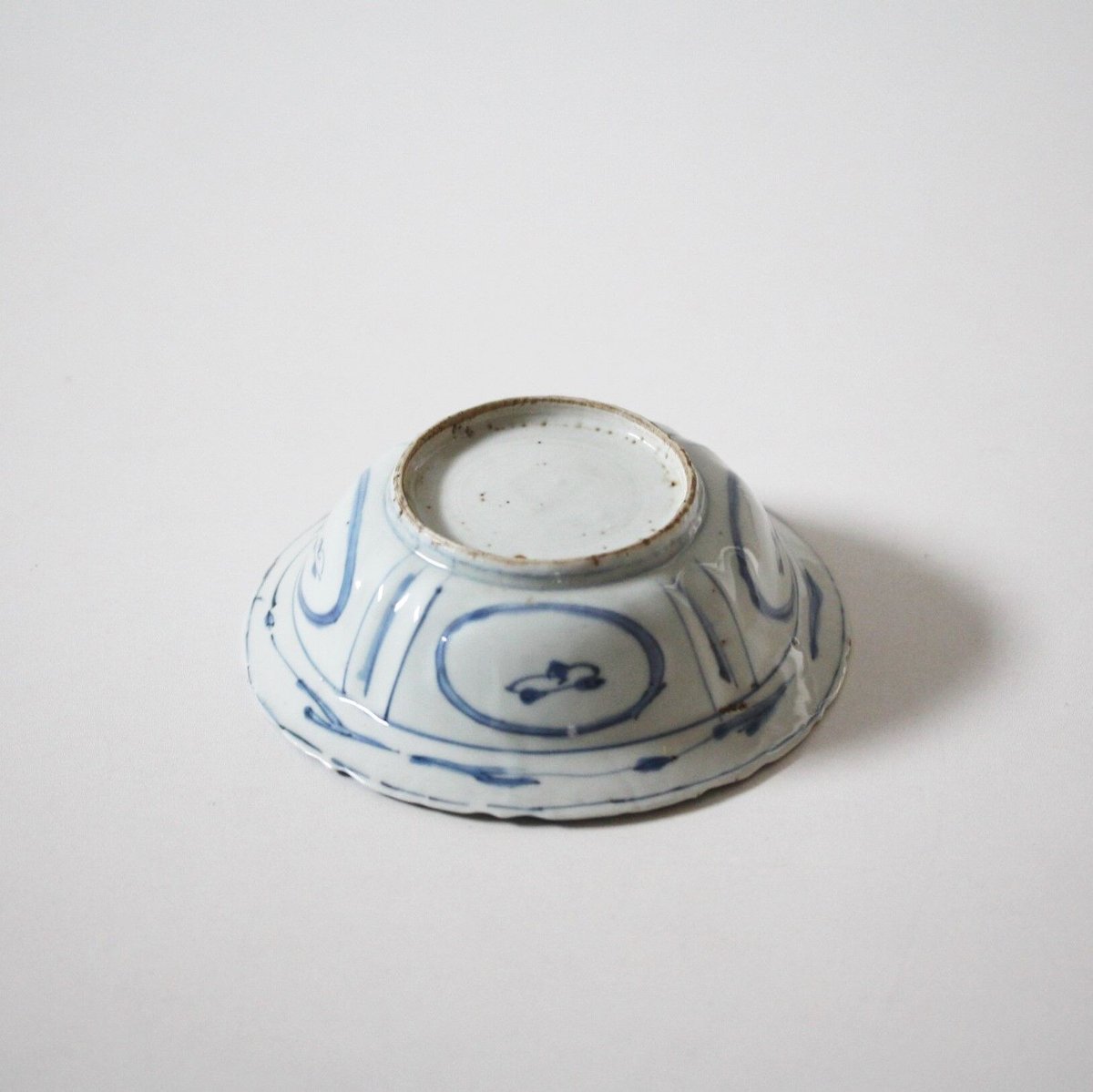 豊臣兄弟】 古染付宝尽桃文兜鉢 d14.4cm Blue and White Klapmut