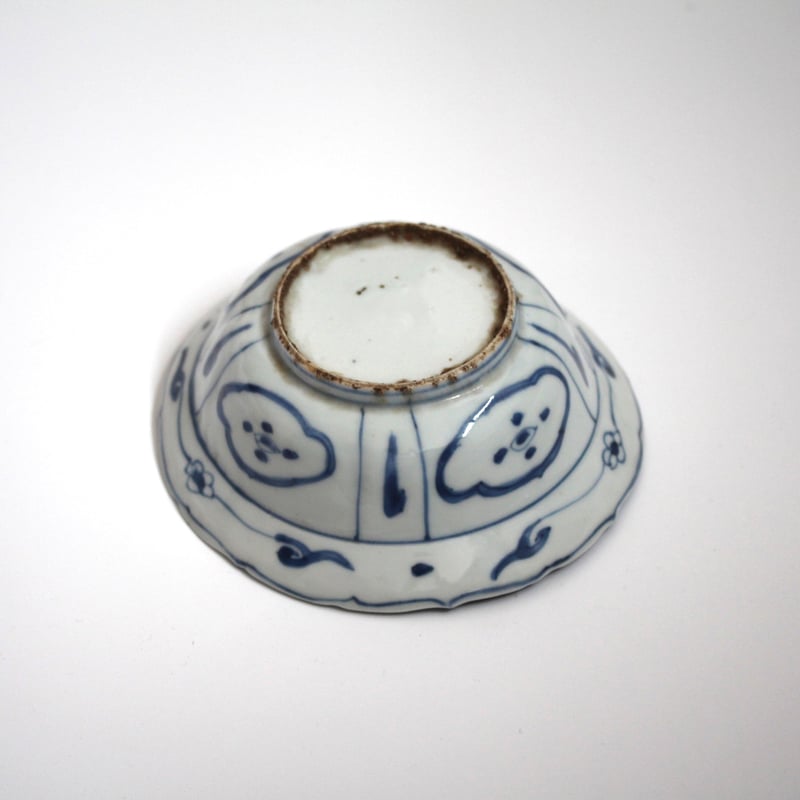 瓢箪から駒】 古染付宝尽文兜鉢 d14.9cm Blue and White Klapmut