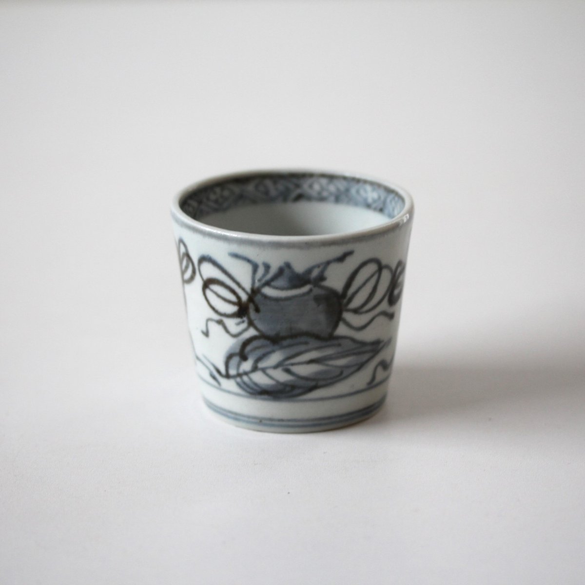 古伊万里　染付　窓絵　宝珠に宝巻の図　蕎麦猪口　D560AS-CYj 古伊万里 染付 窓絵 宝珠に宝巻の図 蕎麦猪口 D560AS-CYj - メルカリ