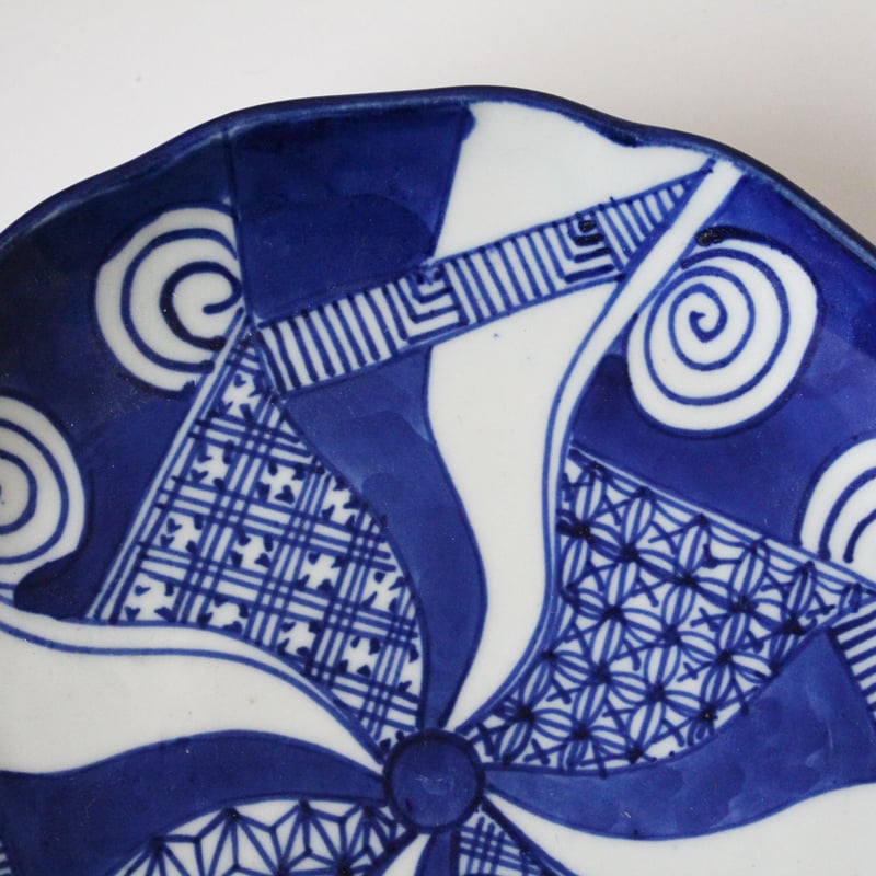 数と骨董】ベロ藍捻文輪花皿 d23.5cm Blue and White Lobed Dis