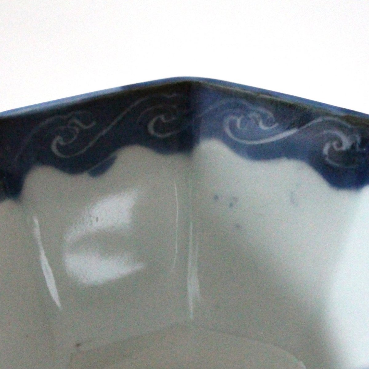 ※古伊万里………519D 数と骨董】古伊万里染付鯉文八角猪口 d11.1cm Imari Blue and