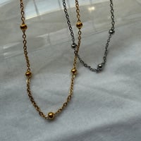 Dot necklace