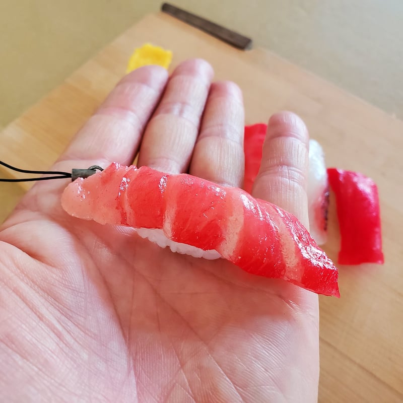 大トロにぎり寿司。リアルな質感に仕上がってます！ | Food Sample