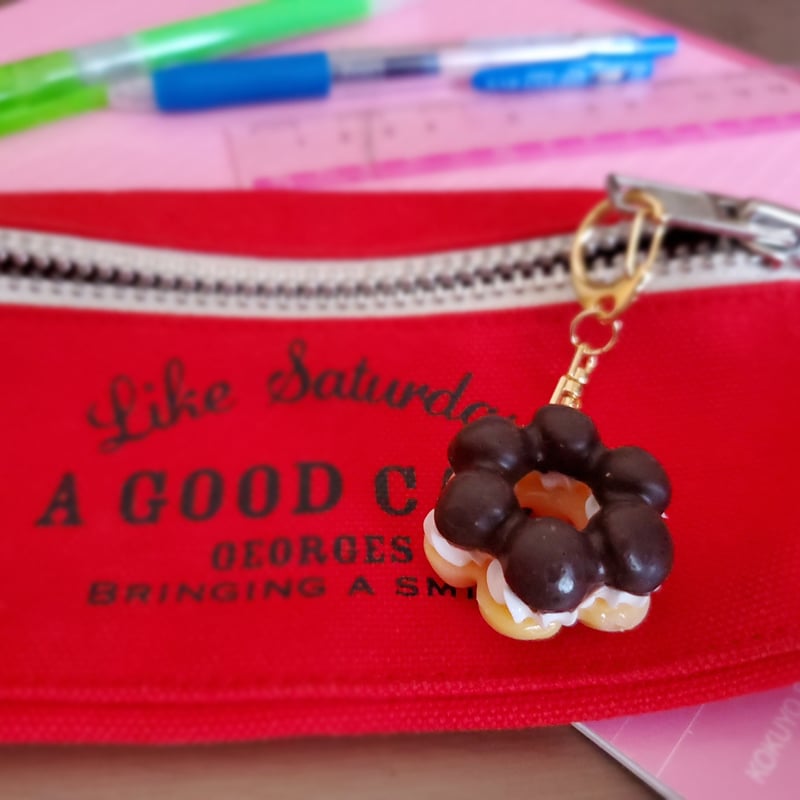 ポンデリング風チョコ＆ホイップクリーム」定番のチョコレートで