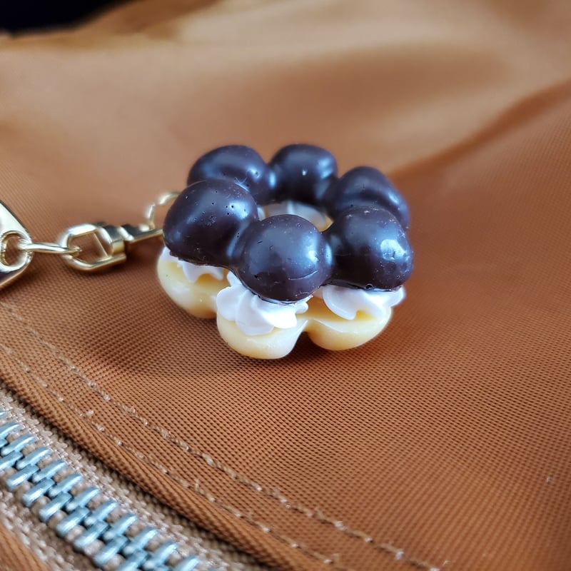 ポンデリング風チョコ＆ホイップクリーム」定番のチョコレートで