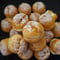 「シュークリーム」生クリームをはさんで粉糖かけました。
