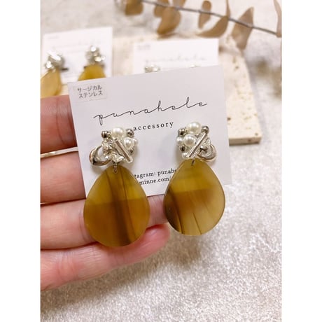 蝶バネイヤリング | STORES