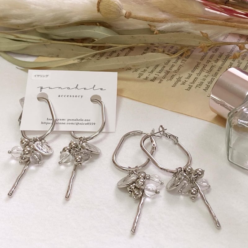 シルバーチャームのスクエアフープピアス | PUNAHELE STORE