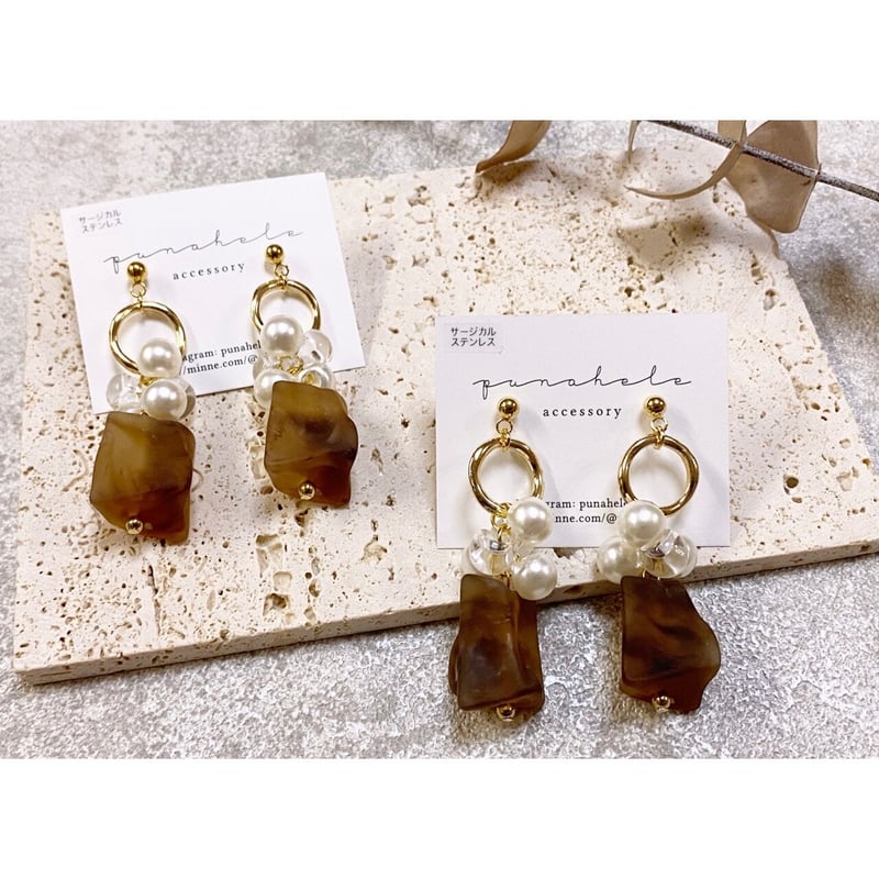 マットなキューブべっ甲ピアス | PUNAHELE STORE