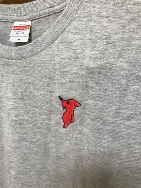 チーバくん刺繍入りTシャツ横向き（サンドグレー） | 旅する