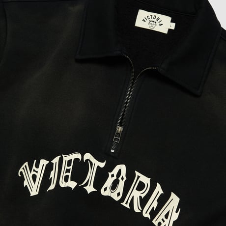 VICTORIA HANDDRAWN GOTHIC HALF ZIP SWEATSHIRT BLACK