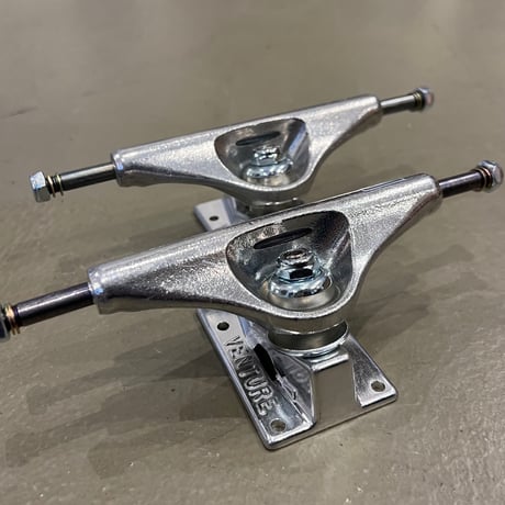 VENTURE POLISHED V-TITANIUM HI