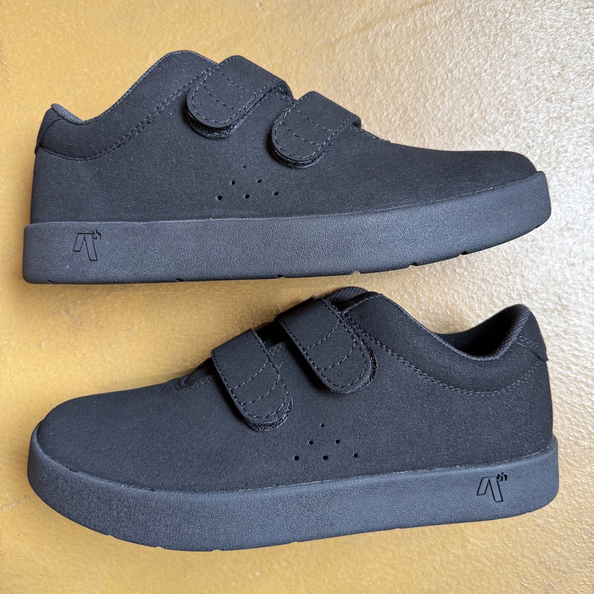 ARETH I VELCRO BLACK VEGAN SUEDE | CANOLA SKATE