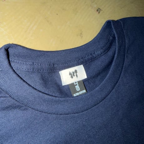 川 BIG LOGO TEE 紺×白