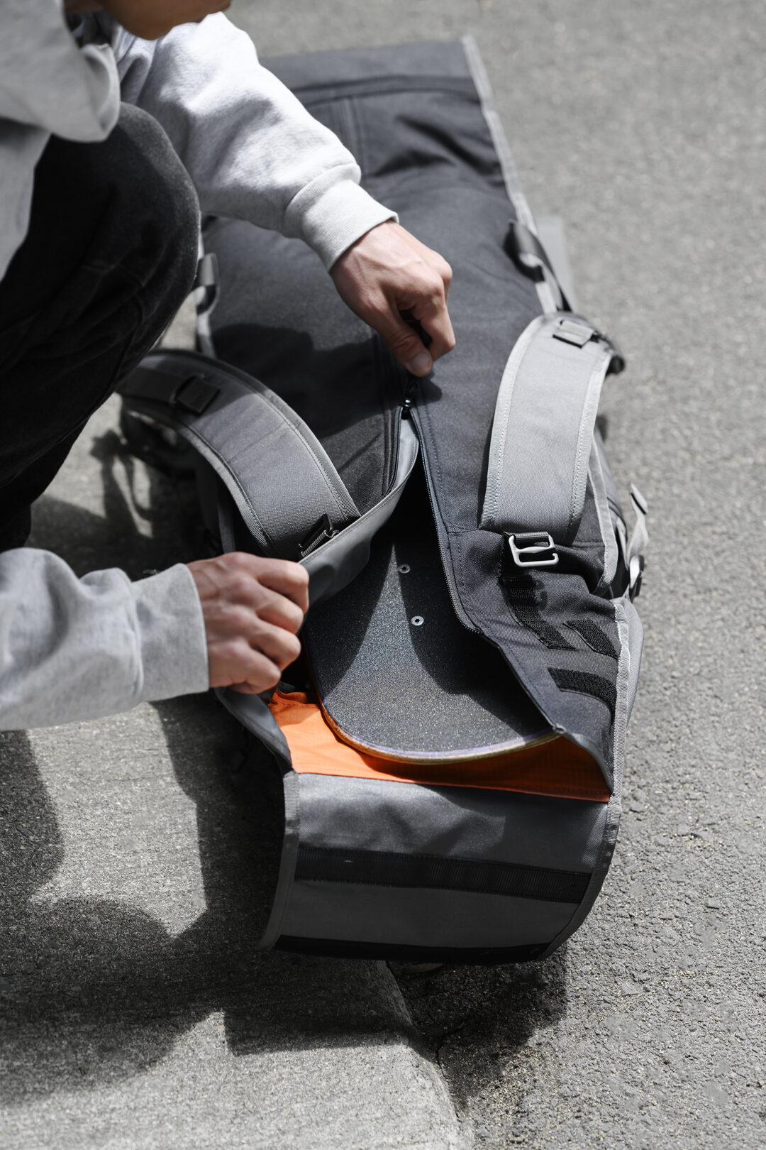 VAGA WEDGE BACKPACK 2G GRAPHITE | CANOLA SKATESHOP 