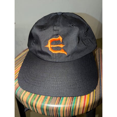 EVISEN ONE UP LOGO CAP BLACK