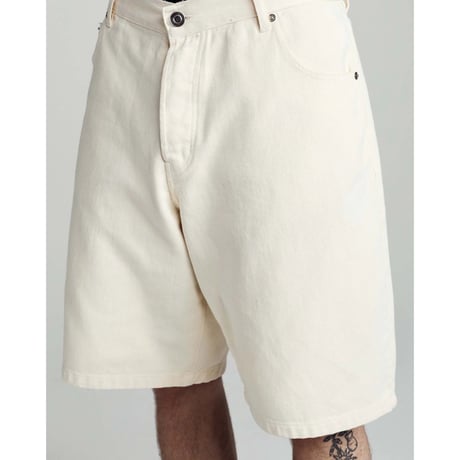 POP TRADING COMPANY LONGER DRS SHORTS OFF WHITE