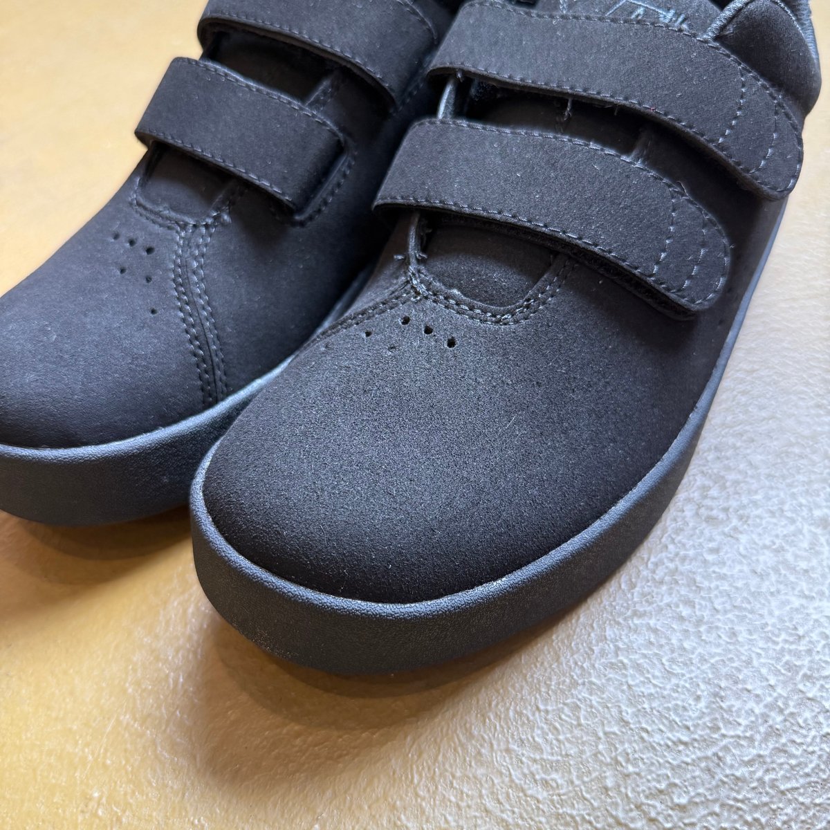 ARETH I VELCRO BLACK VEGAN SUEDE | CANOLA SKATE