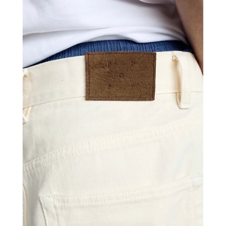 POP TRADING COMPANY LONGER DRS SHORTS OFF WHITE