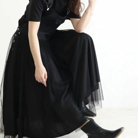 甘さとカジュアルが絶妙にマッチ！チュールレイヤード サロペットスカート