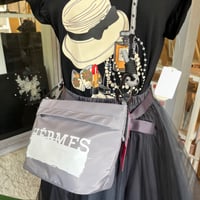 遊び心満載！大人のパロディ・ロゴサコッシュ