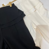 アシンメトリー フリル センタープレスパンツ
