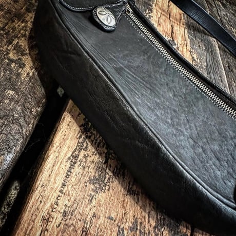 Dutch Leather Company × MASAYOSHI 【Body bag BLACK series】　11月末入荷予定！！ご予約！！