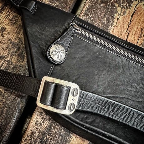 Dutch Leather Company × MASAYOSHI 【Body bag BLACK series】　11月末入荷予定！！ご予約！！